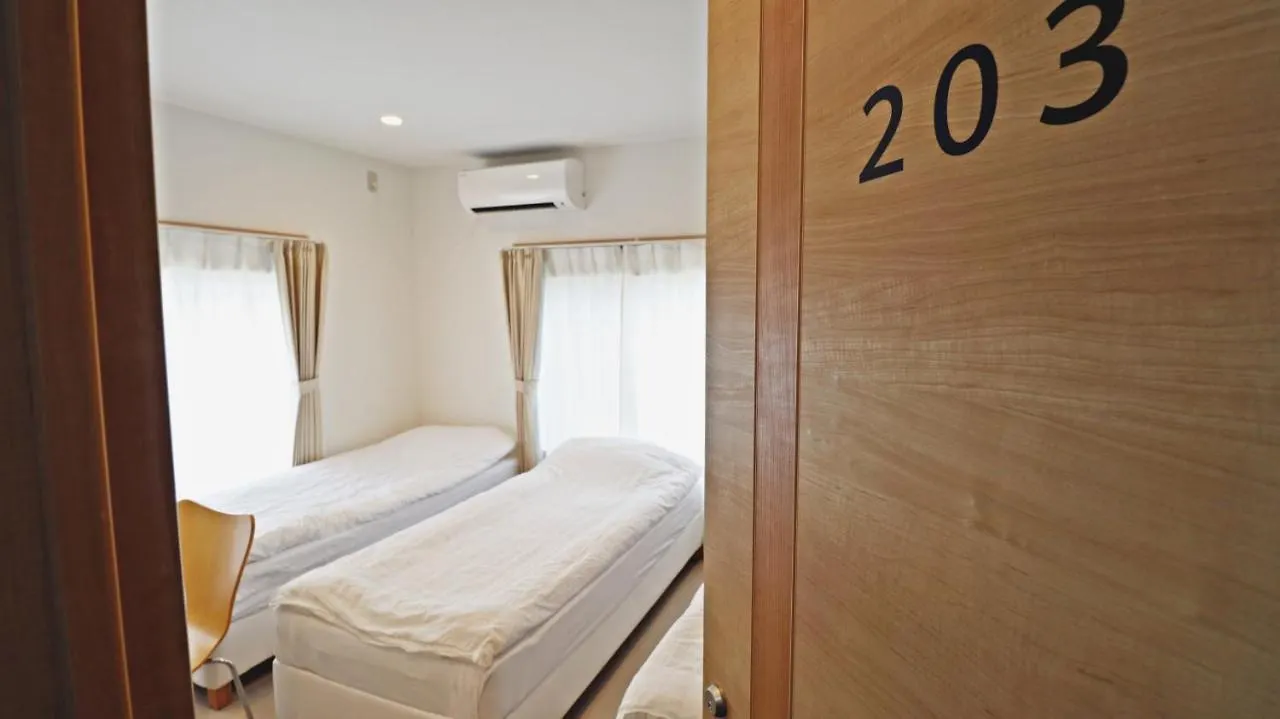 Tokyo Paradise Hotel 0*,